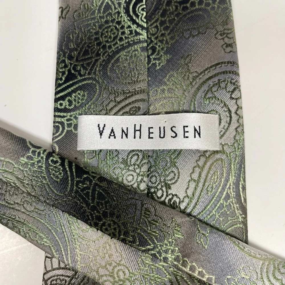 Vintage Van Heusen Tie Paisley Mens Green Grey 100% Silk Jacquard Formal Necktie